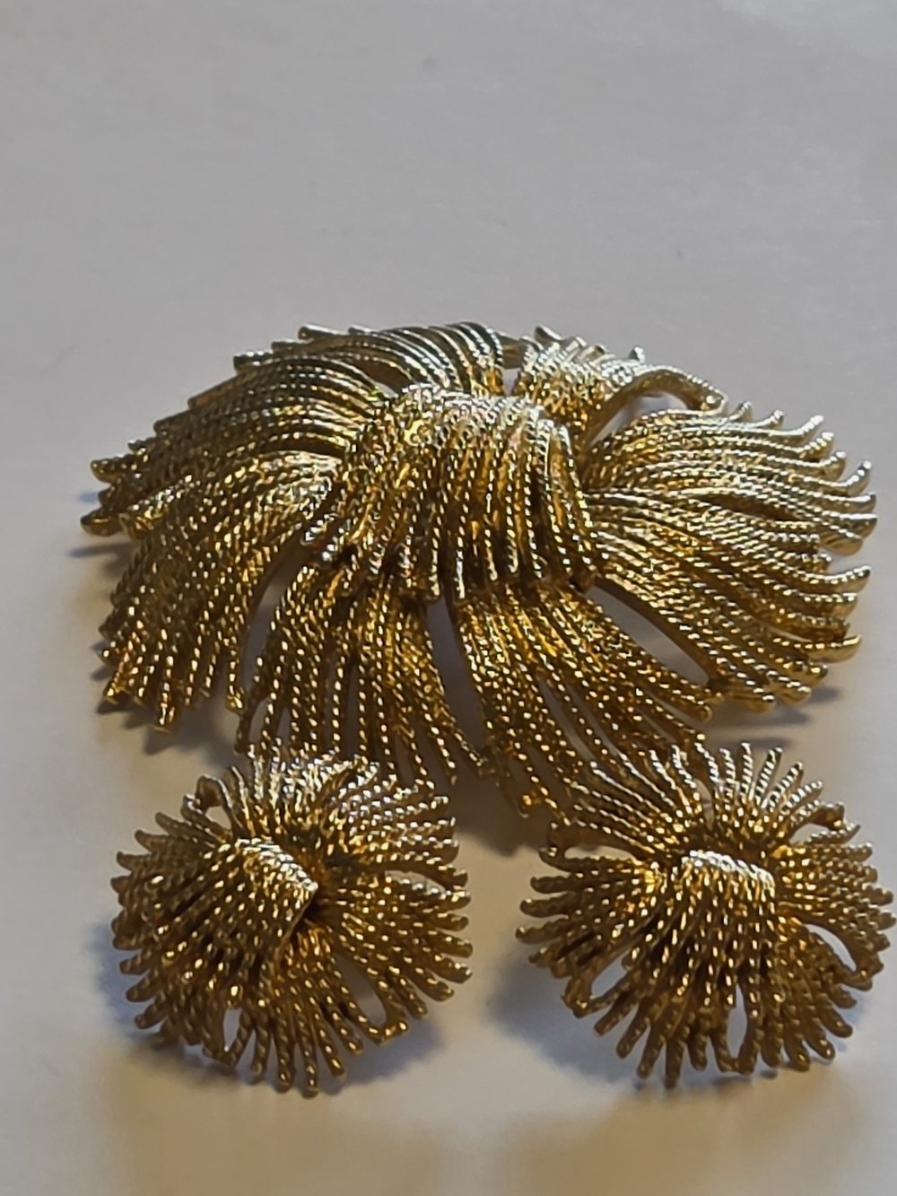 Vtg Monet "Cordelia" SET Textured Gold-Tone Rope Starburst Brooch & Earrings